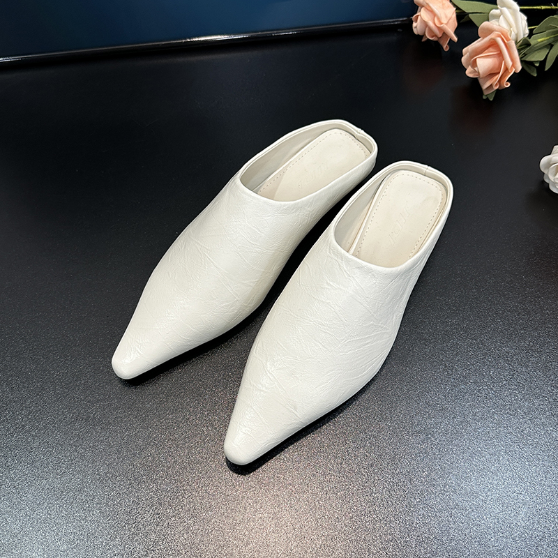 Silver Pointed Toe Slip-On Mules for Women, Low-Heeled Soft Leather Slides, Trendy Spring/Summer 2025 Fashion Silver Pointed Toe Slip-On Mules for Women, Low-Heeled Soft Leather Slides, Trendy Spring/Summer 2025 Fashion