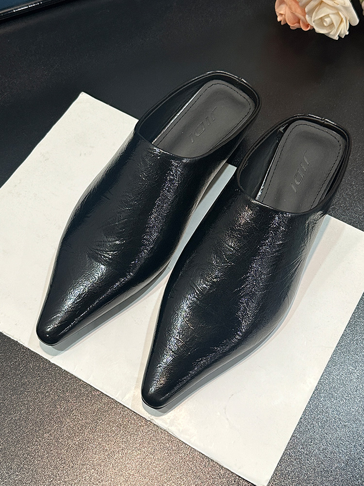 Silver Pointed Toe Slip-On Mules for Women, Low-Heeled Soft Leather Slides, Trendy Spring/Summer 2025 Fashion Silver Pointed Toe Slip-On Mules for Women, Low-Heeled Soft Leather Slides, Trendy Spring/Summer 2025 Fashion