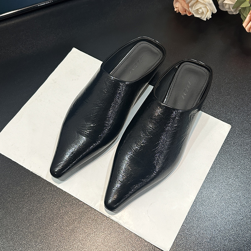 Silver Pointed Toe Slip-On Mules for Women, Low-Heeled Soft Leather Slides, Trendy Spring/Summer 2025 Fashion Silver Pointed Toe Slip-On Mules for Women, Low-Heeled Soft Leather Slides, Trendy Spring/Summer 2025 Fashion