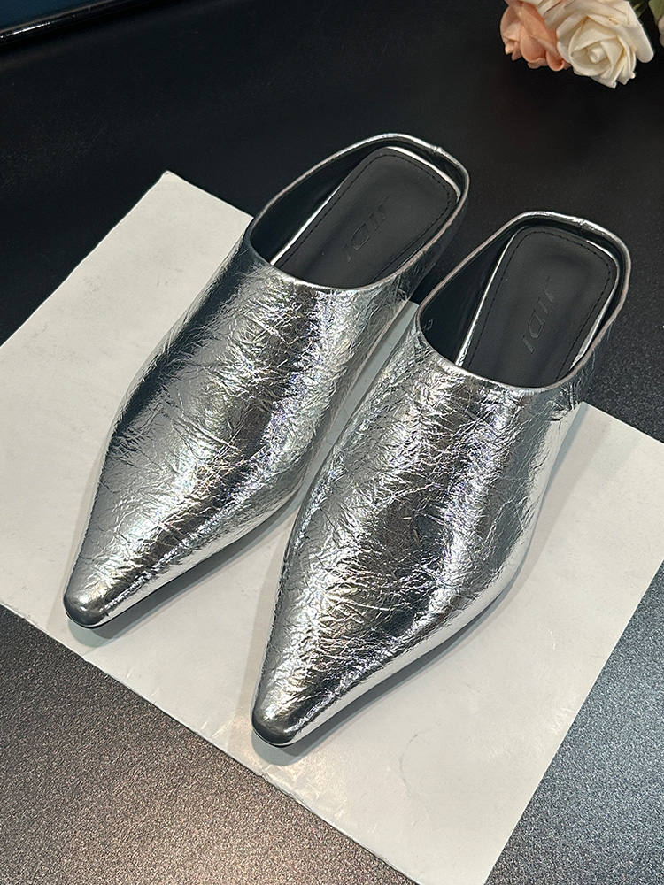 Silver Pointed Toe Slip-On Mules for Women, Low-Heeled Soft Leather Slides, Trendy Spring/Summer 2025 Fashion Silver Pointed Toe Slip-On Mules for Women, Low-Heeled Soft Leather Slides, Trendy Spring/Summer 2025 Fashion