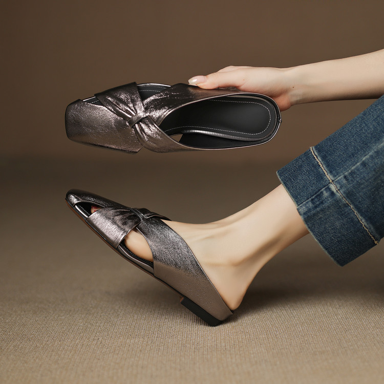 Silver-Toe Sandals for Women – Chic Metallic Open-Toe Design, Perfect for Summer, Beach, and Casual Outfits Silver-Toe Sandals for Women – Chic Metallic Open-Toe Design, Perfect for Summer, Beach, and Casual Outfits