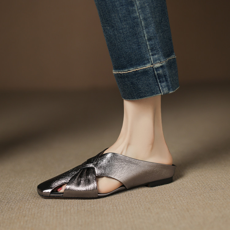 Silver-Toe Sandals for Women – Chic Metallic Open-Toe Design, Perfect for Summer, Beach, and Casual Outfits Silver-Toe Sandals for Women – Chic Metallic Open-Toe Design, Perfect for Summer, Beach, and Casual Outfits
