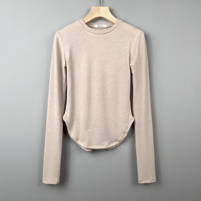 Skin-Friendly Slim-Fit Women's Long-Sleeve T-Shirt with Curved Hem - Korean Style Body-Shaping Top for Effortless Chic Skin-Friendly Slim-Fit Women's Long-Sleeve T-Shirt with Curved Hem - Korean Style Body-Shaping Top for Effortless Chic