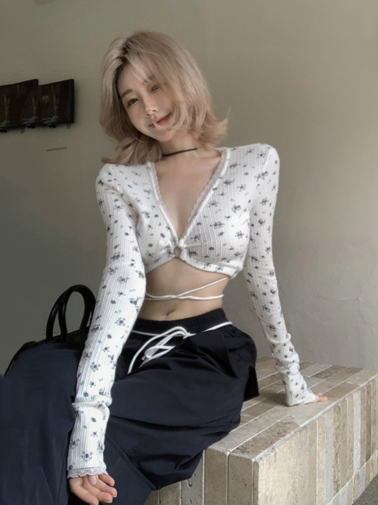 Slim Fit K-Pop Jazz Dance Long Sleeve Top for Women - Niche Short T-Shirt for Girl Group Music Festival Outfit Slim Fit K-Pop Jazz Dance Long Sleeve Top for Women - Niche Short T-Shirt for Girl Group Music Festival Outfit