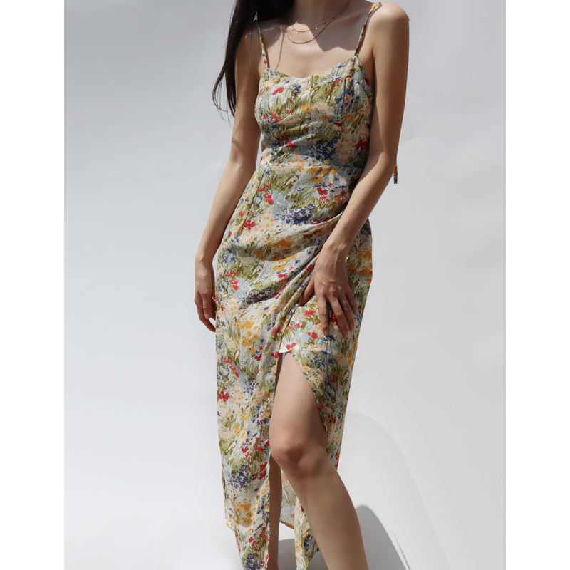 Slim-Fit V-Neck Spaghetti Strap Dress with Vintage Print, Side Slit, and Waist-Cinching Design - Romantic Long Dress Slim-Fit V-Neck Spaghetti Strap Dress with Vintage Print, Side Slit, and Waist-Cinching Design - Romantic Long Dress
