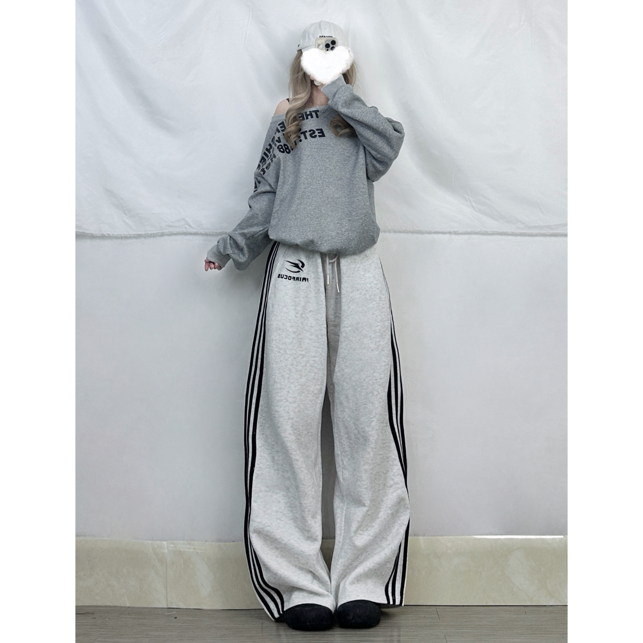 Spicy Girl Shoulder-Baring Long Sleeve Sports Suit with Three-Stripe Pants for Trendy Hip Hop Street Dance Style