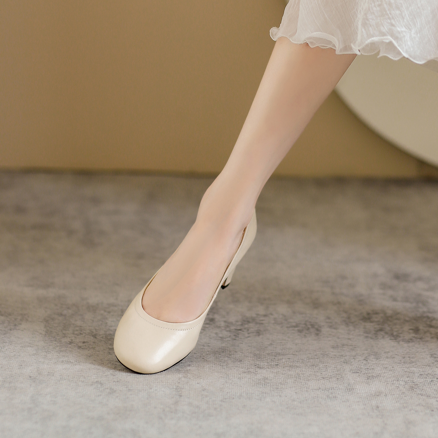 Spring 2025 Women's French-Style Grandma Shoes, Retro Chunky High Heels, Round Toe, Soft Leather, Versatile & Comfortable