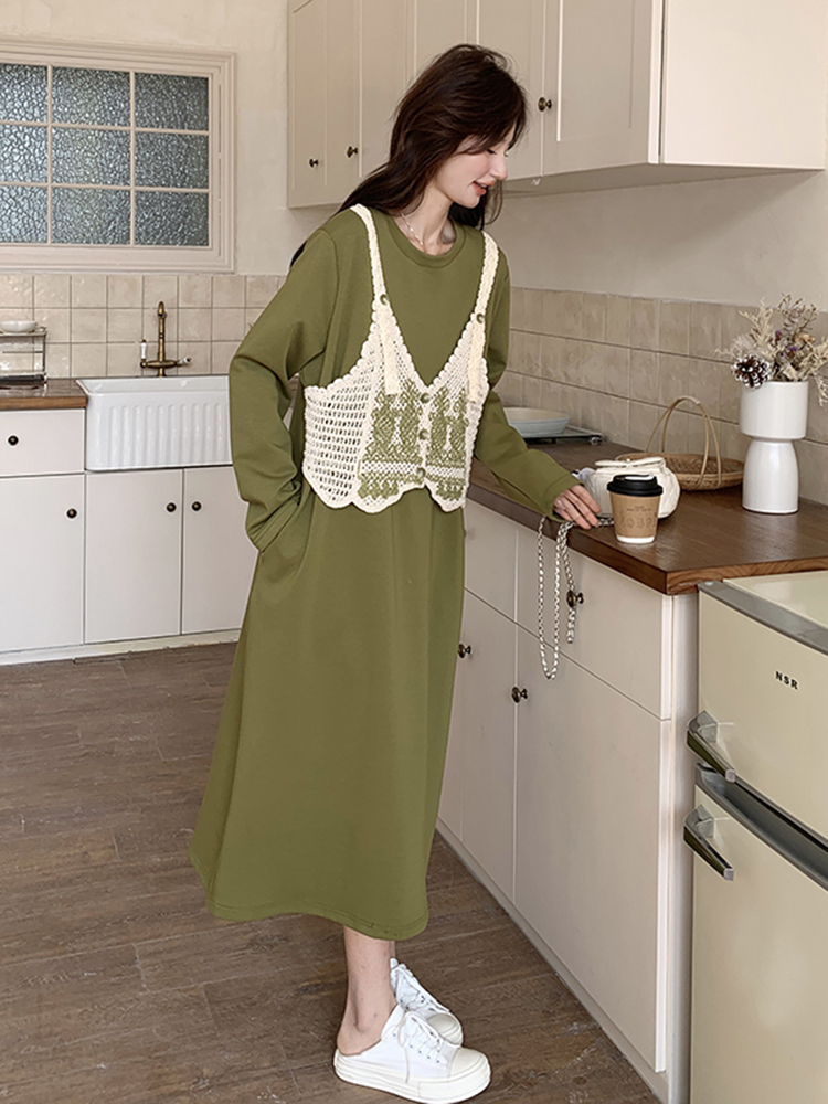 Spring 2025 Women's Knitted Patchwork Faux Two-Piece Green Sweatshirt Dress, Loose Fit Long Dress with Slimming Style Spring 2025 Women's Knitted Patchwork Faux Two-Piece Green Sweatshirt Dress, Loose Fit Long Dress with Slimming Style