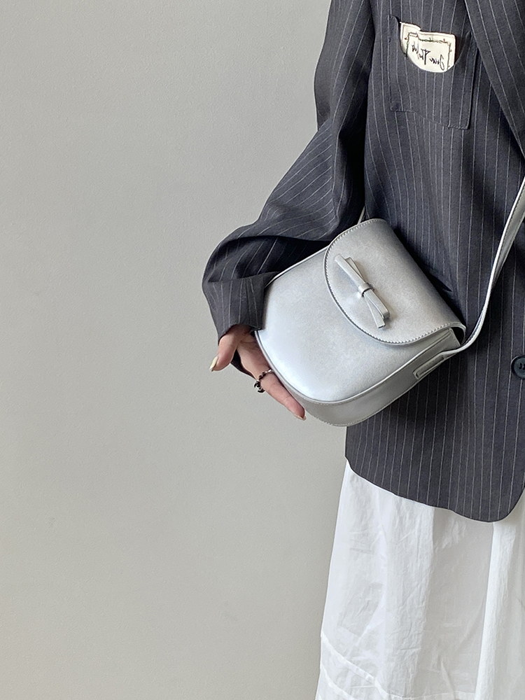 Spring Summer Women's Small Silver Crossbody Bag with Bow - Exquisite Niche Design for 2025 Spring Summer Women's Small Silver Crossbody Bag with Bow - Exquisite Niche Design for 2025