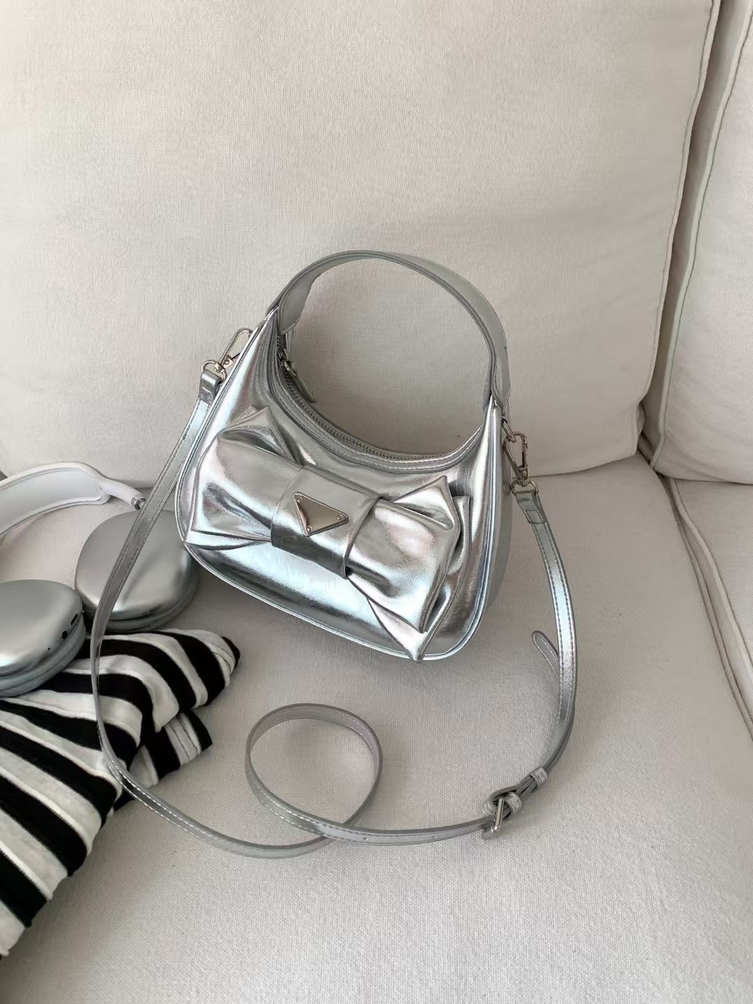 Spring/Summer 2025 Bow Hobo Handbag, High-End Half-Round Commuter Shoulder Crossbody Bag for Women, Versatile Fashion Accessory