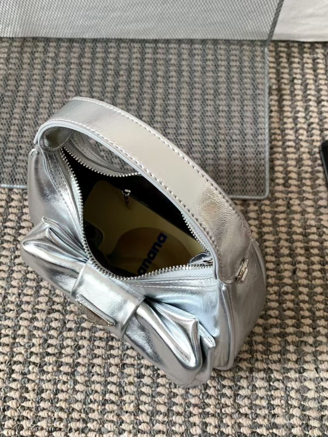 Spring/Summer 2025 Bow Hobo Handbag, High-End Half-Round Commuter Shoulder Crossbody Bag for Women, Versatile Fashion Accessory Spring/Summer 2025 Bow Hobo Handbag, High-End Half-Round Commuter Shoulder Crossbody Bag for Women, Versatile Fashion Accessory