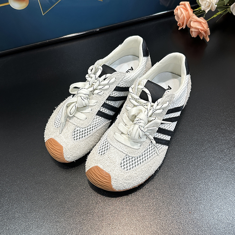 Spring/Summer 2025 Matte Genuine Leather Hollow Mesh Color-Block Height-Increasing Training Shoes for Women - Sporty Casual Style Spring/Summer 2025 Matte Genuine Leather Hollow Mesh Color-Block Height-Increasing Training Shoes for Women - Sporty Casual Style