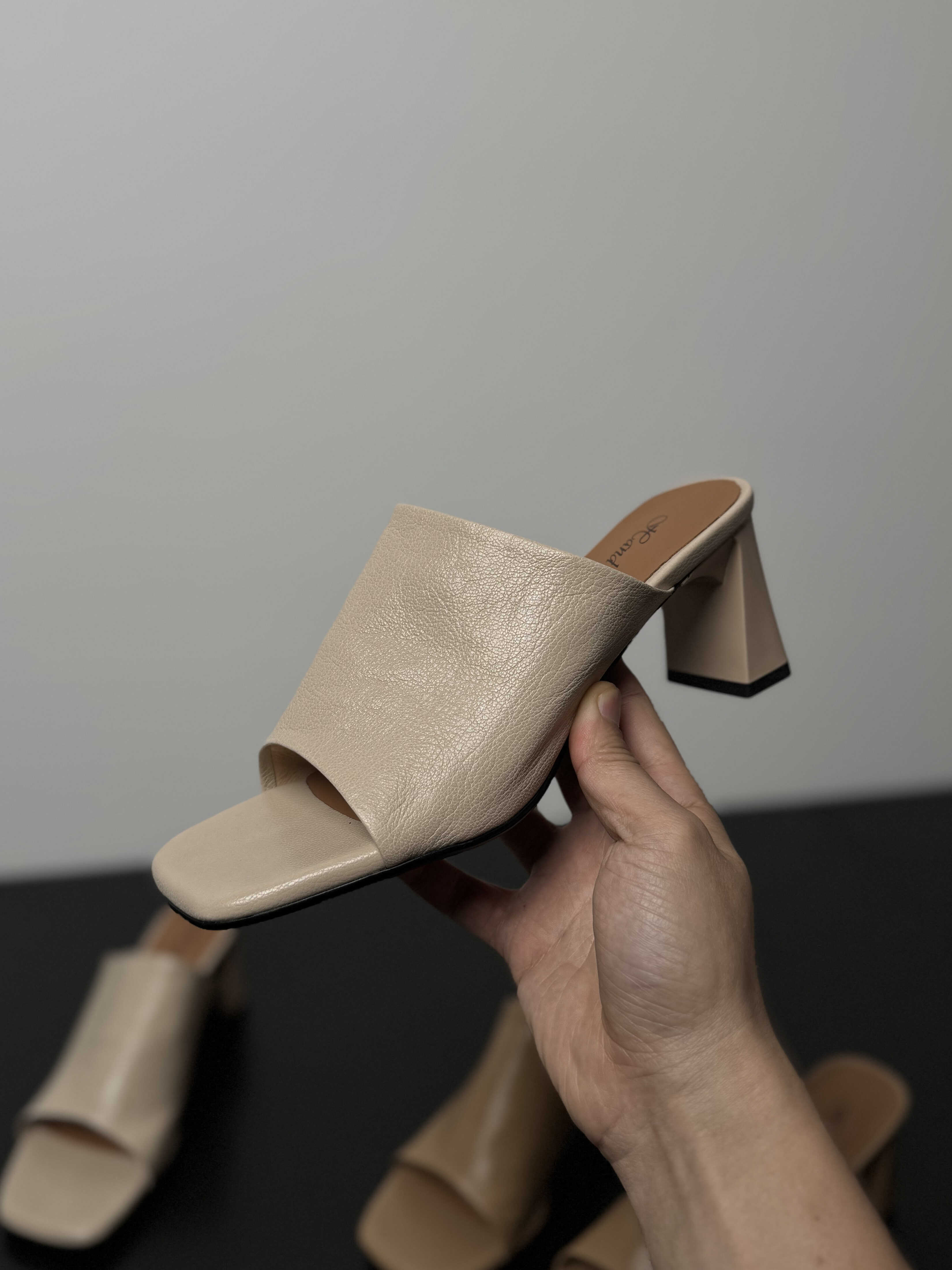 Square Toe Chunky Heel High-Heeled Sandals for Women - One-Strap Summer Slide Sandals in Genuine Leather - 2025 Style Square Toe Chunky Heel High-Heeled Sandals for Women - One-Strap Summer Slide Sandals in Genuine Leather - 2025 Style