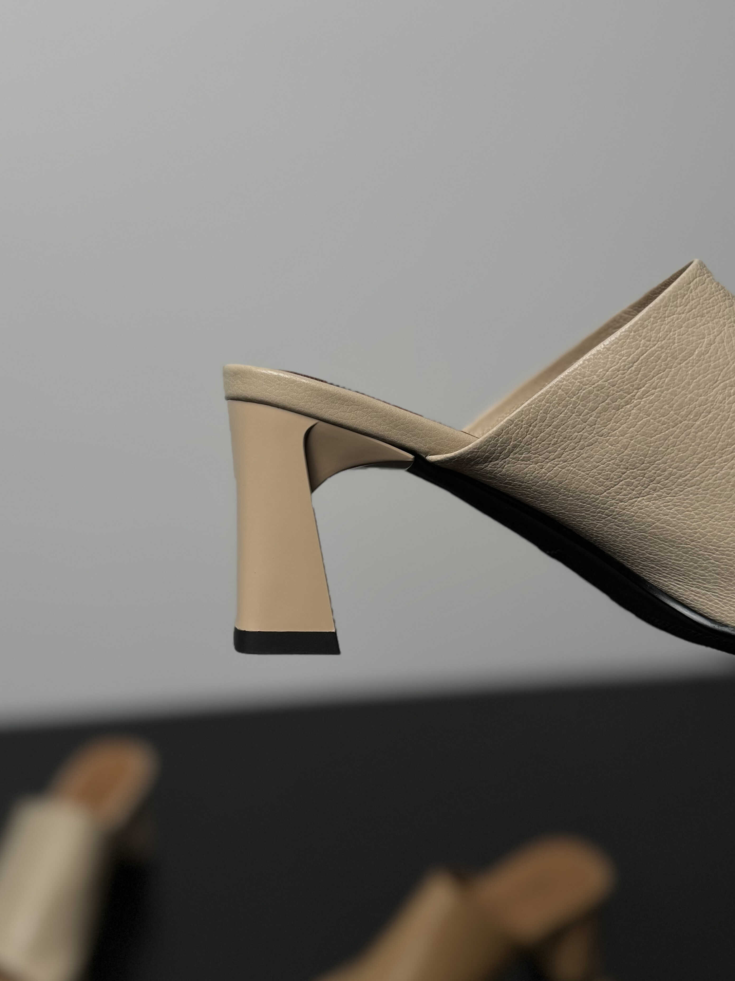 Square Toe Chunky Heel High-Heeled Sandals for Women - One-Strap Summer Slide Sandals in Genuine Leather - 2025 Style Square Toe Chunky Heel High-Heeled Sandals for Women - One-Strap Summer Slide Sandals in Genuine Leather - 2025 Style