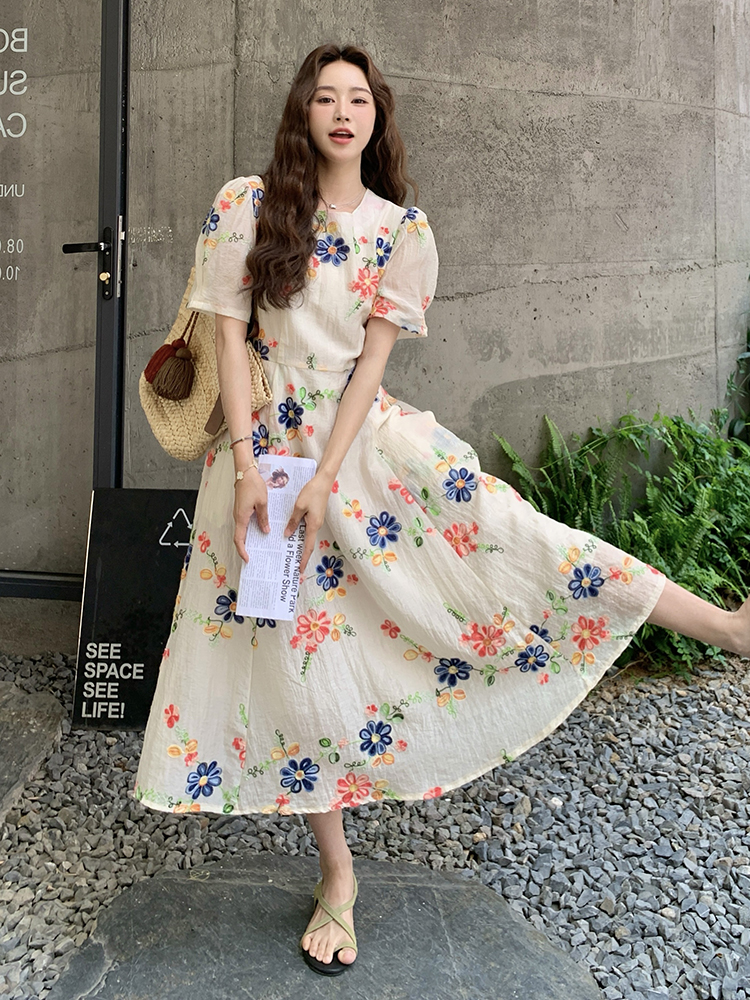 Stunning Puff Sleeve Floral Dress for Women - Waist-Cinching Long Dress in Light, Mature Style for Summer 2025, High-End Fashion