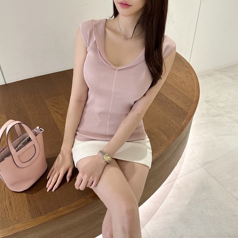 Stylish Korean V-Neck Slim-Fit Short Sleeve Knitted T-Shirt for Women - Versatile Casual Top for Y2K and 90s Fashion Lovers Stylish Korean V-Neck Slim-Fit Short Sleeve Knitted T-Shirt for Women - Versatile Casual Top for Y2K and 90s Fashion Lovers