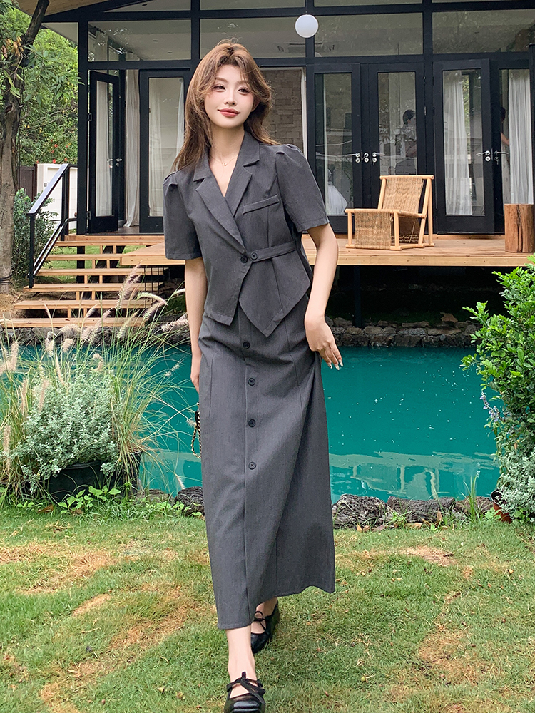 Stylish Women's Deep Gray Short Sleeve Blazer and Skirt Set for Summer 2025 - Professional Commuting Style, Modern Two-Piece Outfit Stylish Women's Deep Gray Short Sleeve Blazer and Skirt Set for Summer 2025 - Professional Commuting Style, Modern Two-Piece Outfit