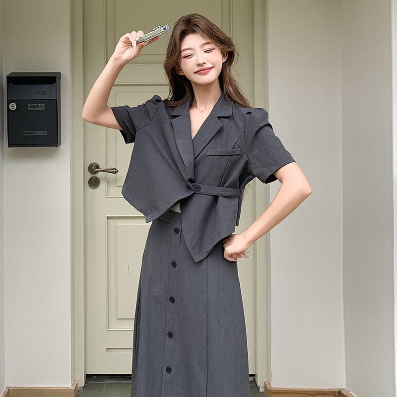 Stylish Women's Deep Gray Short Sleeve Blazer and Skirt Set for Summer 2025 - Professional Commuting Style, Modern Two-Piece Outfit Stylish Women's Deep Gray Short Sleeve Blazer and Skirt Set for Summer 2025 - Professional Commuting Style, Modern Two-Piece Outfit