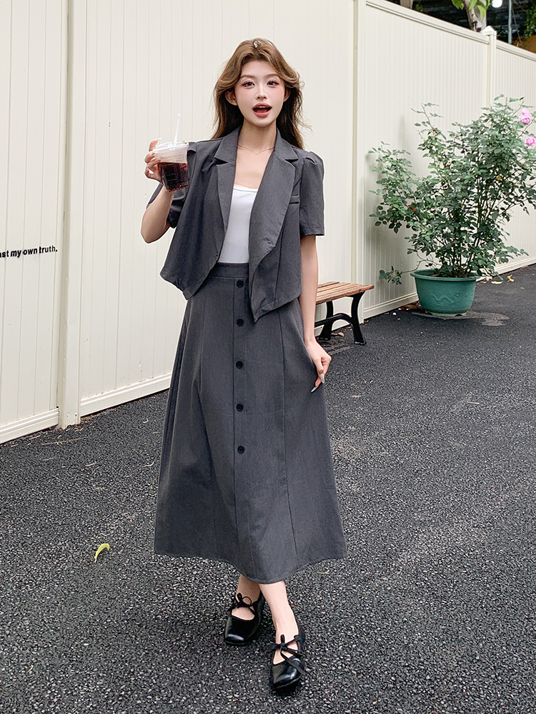 Stylish Women's Deep Gray Short Sleeve Blazer and Skirt Set for Summer 2025 - Professional Commuting Style, Modern Two-Piece Outfit