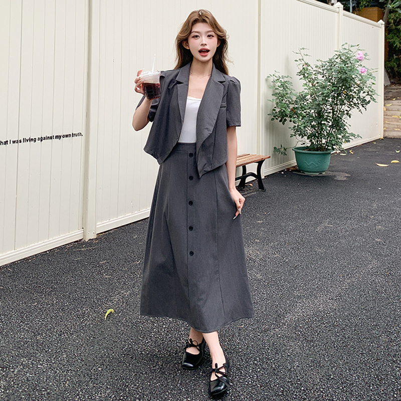 Stylish Women's Deep Gray Short Sleeve Blazer and Skirt Set for Summer 2025 - Professional Commuting Style, Modern Two-Piece Outfit