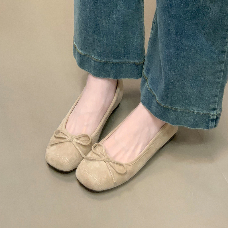 Suede Slip-On Ballet Flats with Low-Cut Design and Hidden Height Increase - Stylish Mary Jane Shoes for Everyday Wear Suede Slip-On Ballet Flats with Low-Cut Design and Hidden Height Increase - Stylish Mary Jane Shoes for Everyday Wear