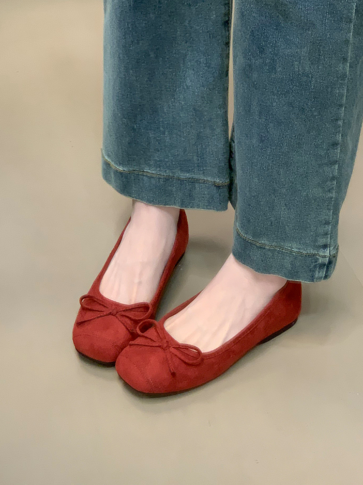 Suede Slip-On Ballet Flats with Low-Cut Design and Hidden Height Increase - Stylish Mary Jane Shoes for Everyday Wear Suede Slip-On Ballet Flats with Low-Cut Design and Hidden Height Increase - Stylish Mary Jane Shoes for Everyday Wear
