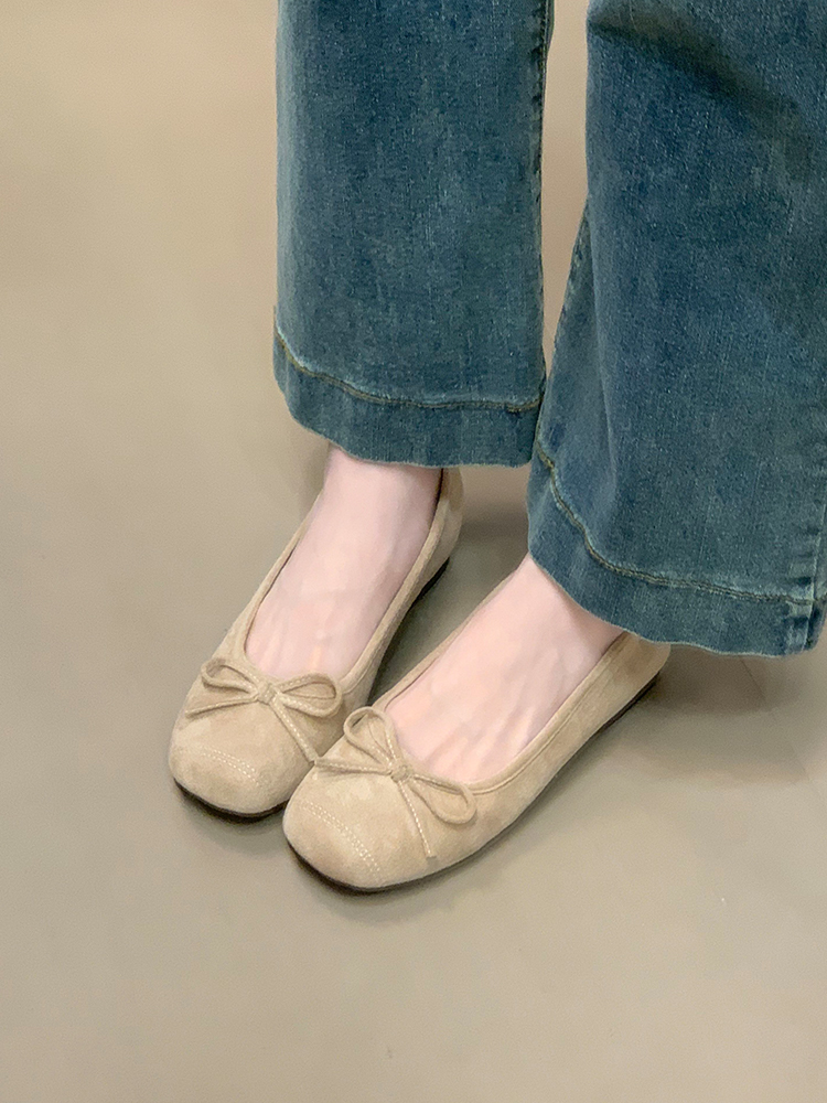 Suede Slip-On Ballet Flats with Low-Cut Design and Hidden Height Increase - Stylish Mary Jane Shoes for Everyday Wear Suede Slip-On Ballet Flats with Low-Cut Design and Hidden Height Increase - Stylish Mary Jane Shoes for Everyday Wear