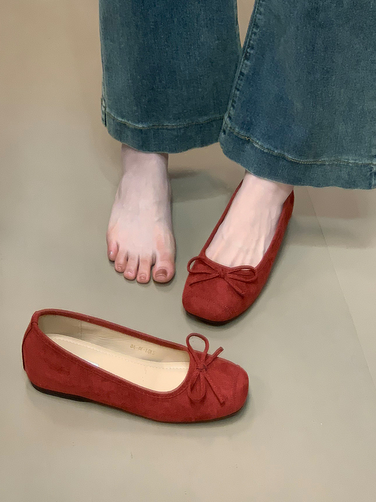 Suede Slip-On Ballet Flats with Low-Cut Design and Hidden Height Increase - Stylish Mary Jane Shoes for Everyday Wear Suede Slip-On Ballet Flats with Low-Cut Design and Hidden Height Increase - Stylish Mary Jane Shoes for Everyday Wear