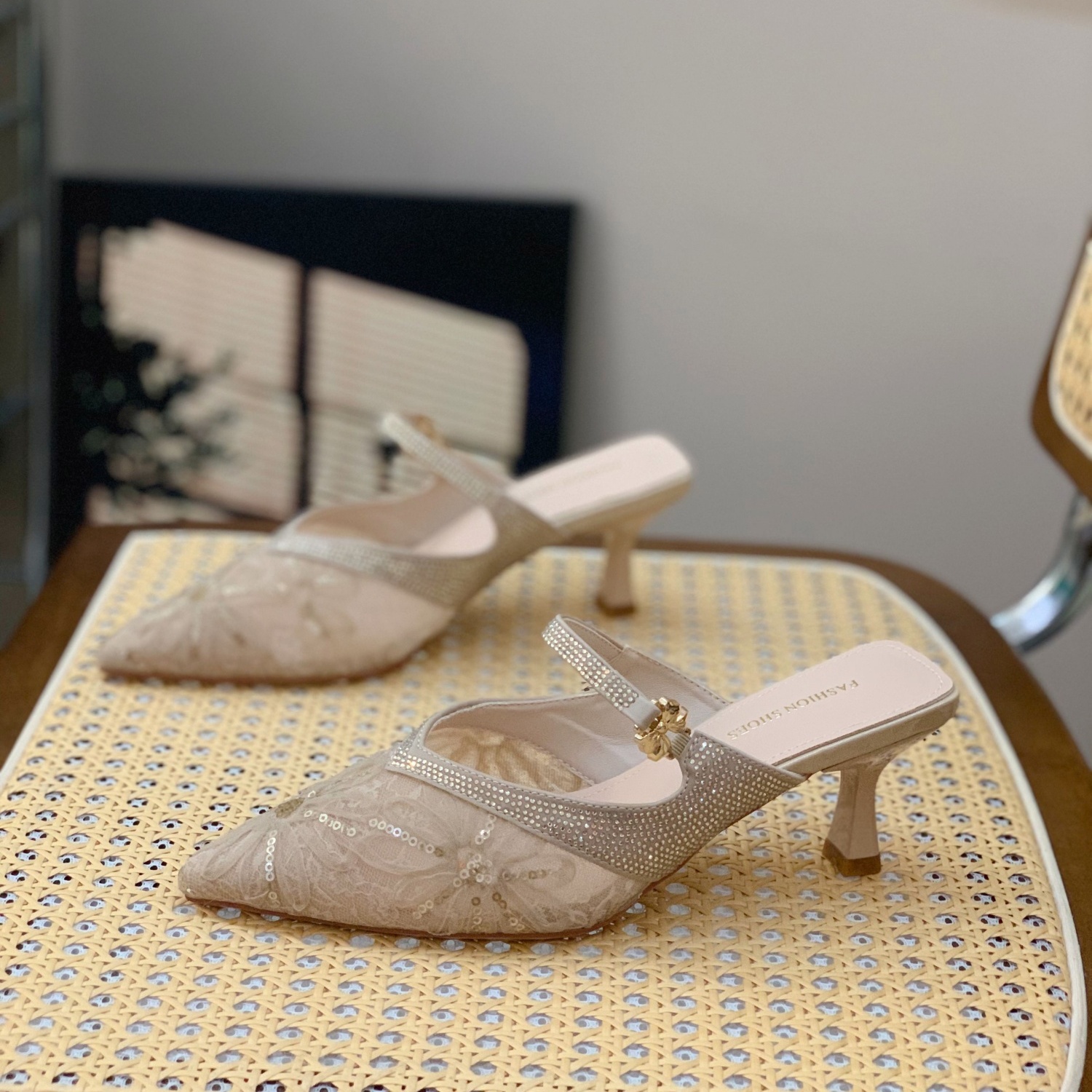 Summer 2025 Women’s Pointed Toe Lace Sequins Half Slippers - Fashionable Closed-Toe Thin Heels for Comfortable Elegance Summer 2025 Women’s Pointed Toe Lace Sequins Half Slippers - Fashionable Closed-Toe Thin Heels for Comfortable Elegance