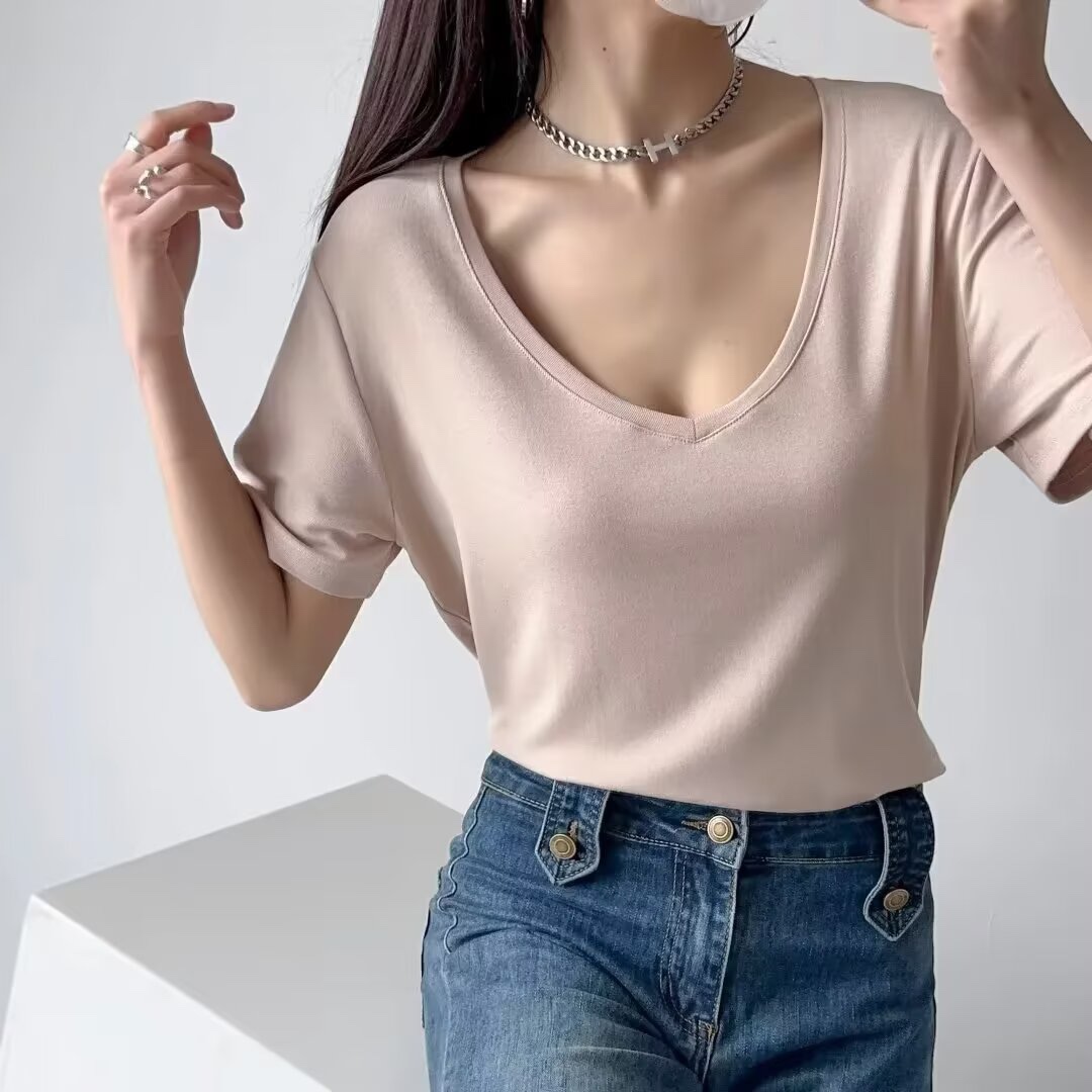 Summer 2025 Women's White V-Neck Short-Sleeve T-Shirt, Loose Fit Basic Top for Effortless Casual Style Summer 2025 Women's White V-Neck Short-Sleeve T-Shirt, Loose Fit Basic Top for Effortless Casual Style