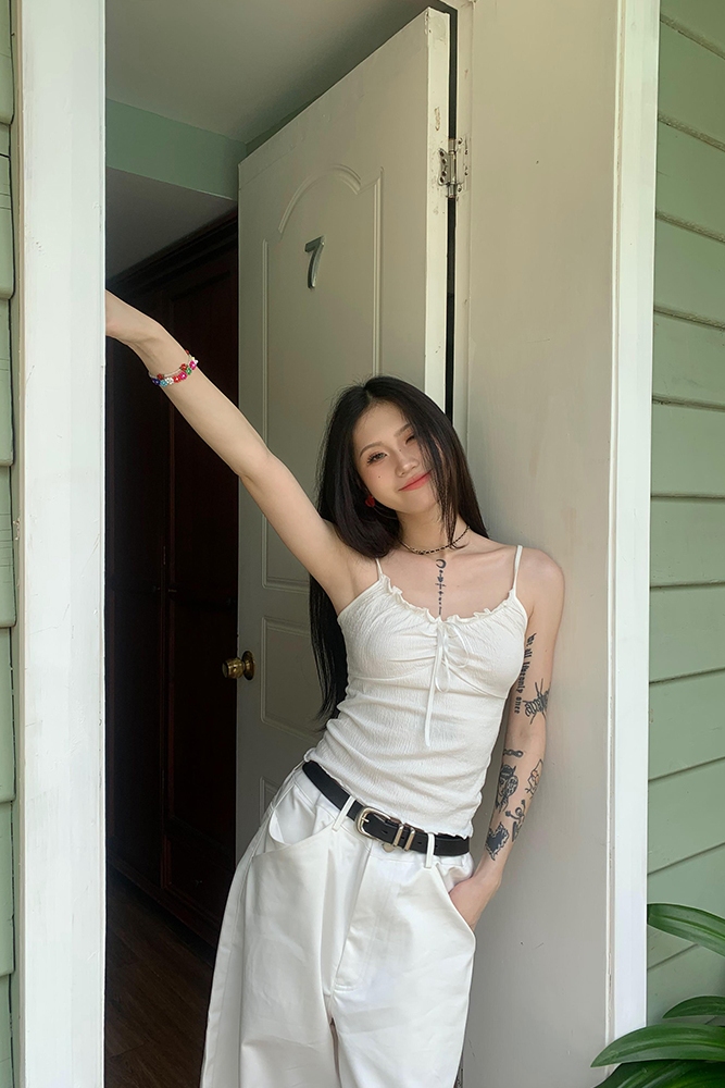 Summer American Style Sleeveless Camisole with Ruffled Edges for Women, Slim Fit, Versatile Short Top - Perfect for 90s & Y2K Looks Summer American Style Sleeveless Camisole with Ruffled Edges for Women, Slim Fit, Versatile Short Top - Perfect for 90s & Y2K Looks