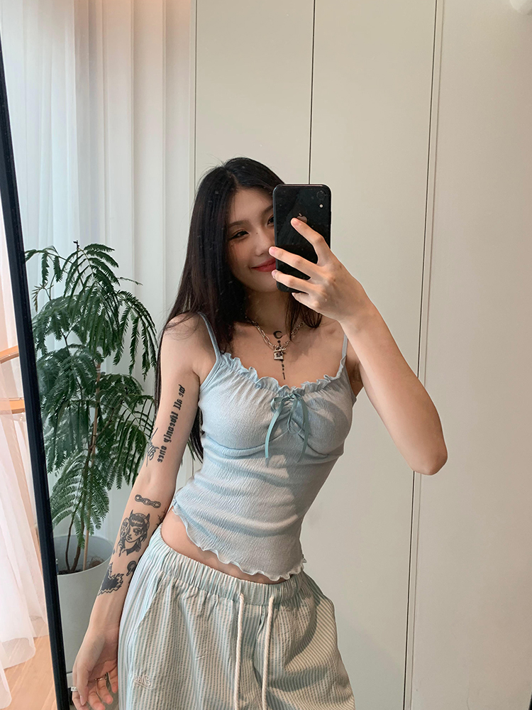 Summer American Style Sleeveless Camisole with Ruffled Edges for Women, Slim Fit, Versatile Short Top - Perfect for 90s & Y2K Looks Summer American Style Sleeveless Camisole with Ruffled Edges for Women, Slim Fit, Versatile Short Top - Perfect for 90s & Y2K Looks