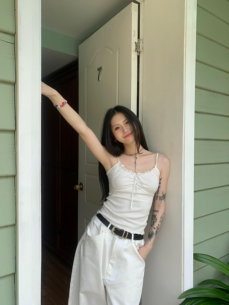 Summer American Style Sleeveless Camisole with Ruffled Edges for Women, Slim Fit, Versatile Short Top - Perfect for 90s & Y2K Looks Summer American Style Sleeveless Camisole with Ruffled Edges for Women, Slim Fit, Versatile Short Top - Perfect for 90s & Y2K Looks