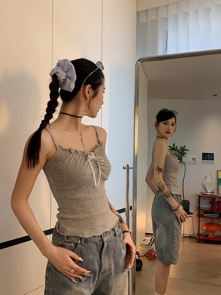 Summer American Style Sleeveless Camisole with Ruffled Edges for Women, Slim Fit, Versatile Short Top - Perfect for 90s & Y2K Looks Summer American Style Sleeveless Camisole with Ruffled Edges for Women, Slim Fit, Versatile Short Top - Perfect for 90s & Y2K Looks