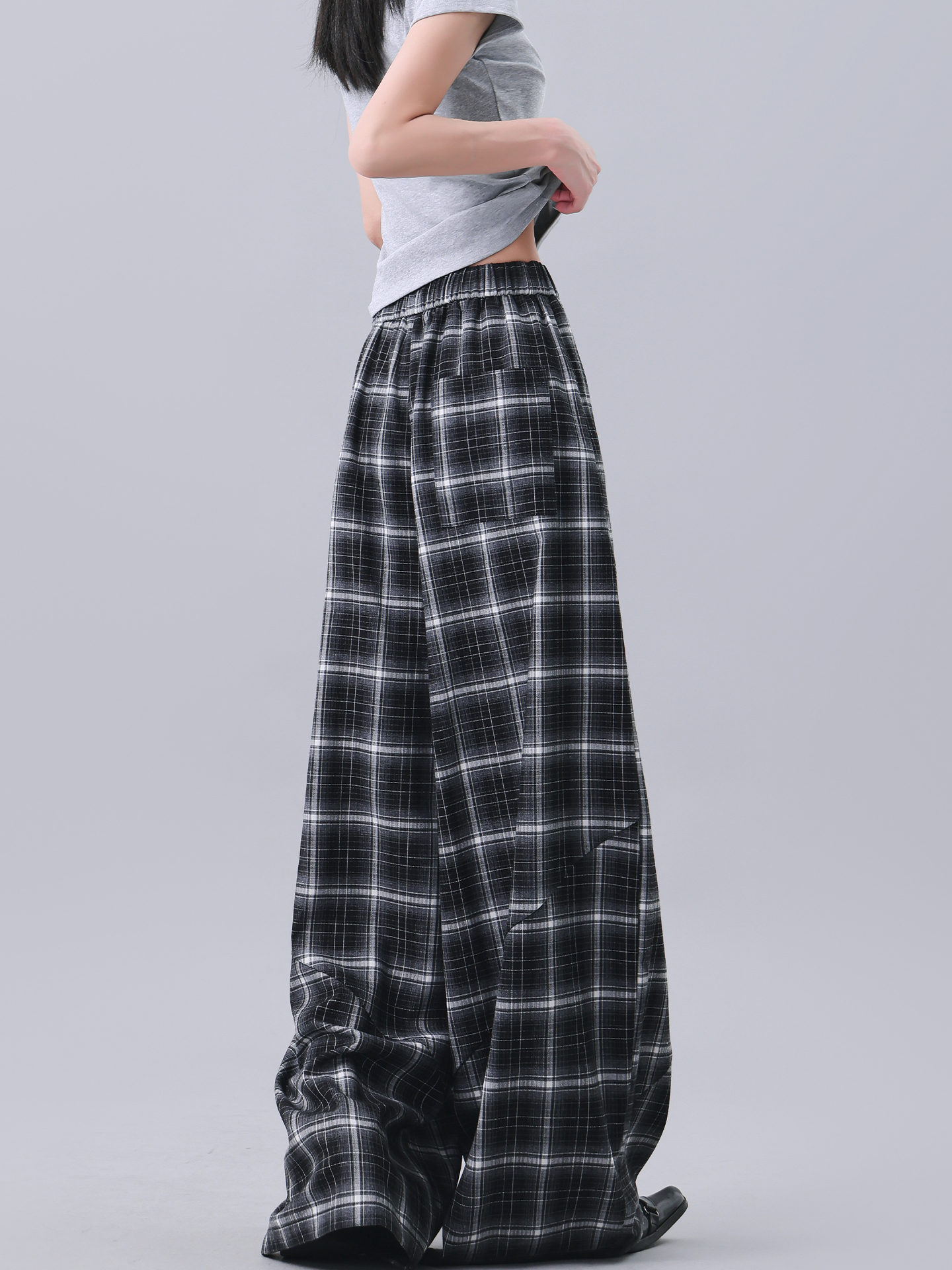 Summer Black and White Plaid Wide-Leg Pants with Elastic Waist - Loose Fit Curved Knife Design - British Style Fashion Summer Black and White Plaid Wide-Leg Pants with Elastic Waist - Loose Fit Curved Knife Design - British Style Fashion