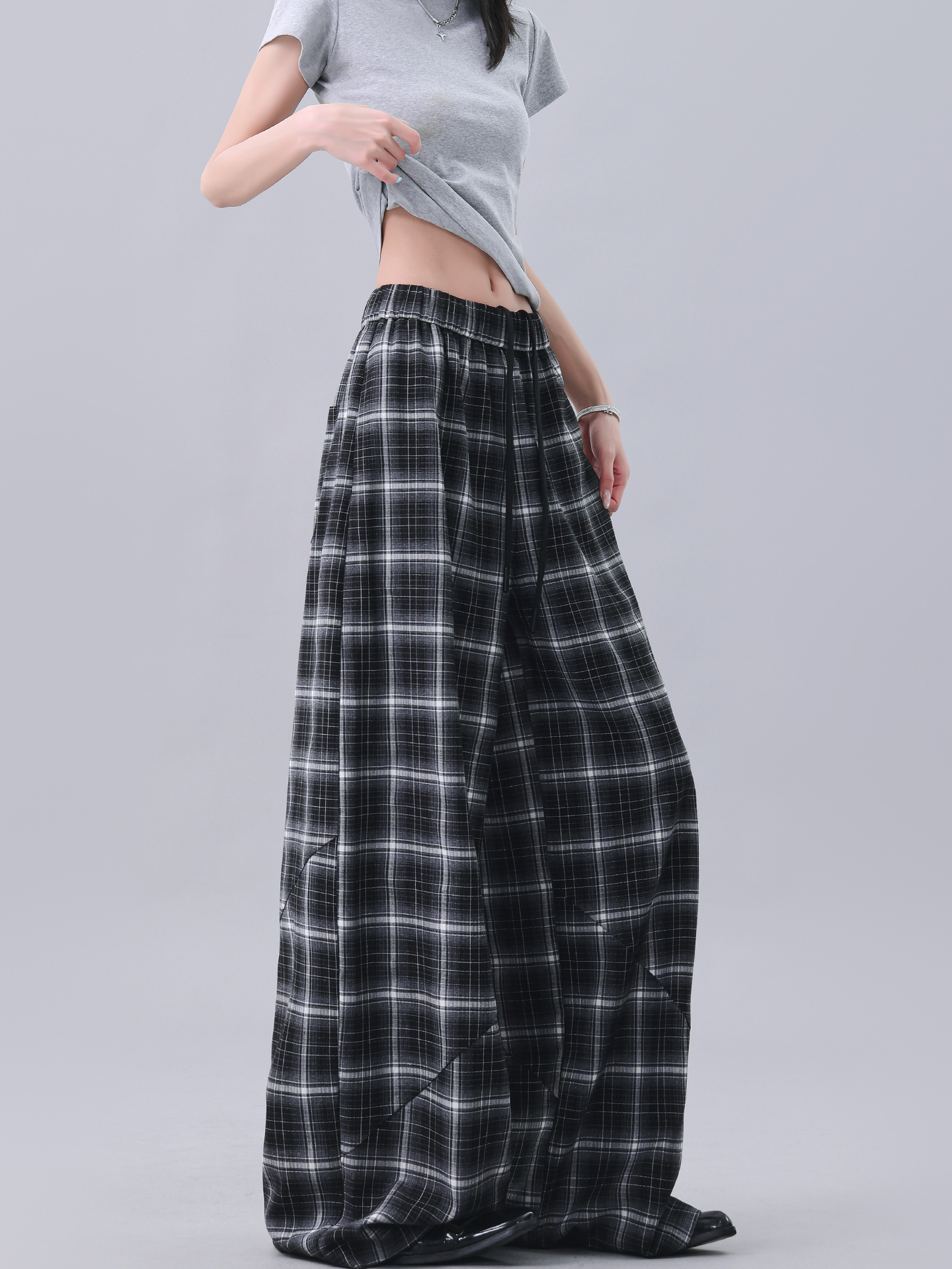 Summer Black and White Plaid Wide-Leg Pants with Elastic Waist - Loose Fit Curved Knife Design - British Style Fashion