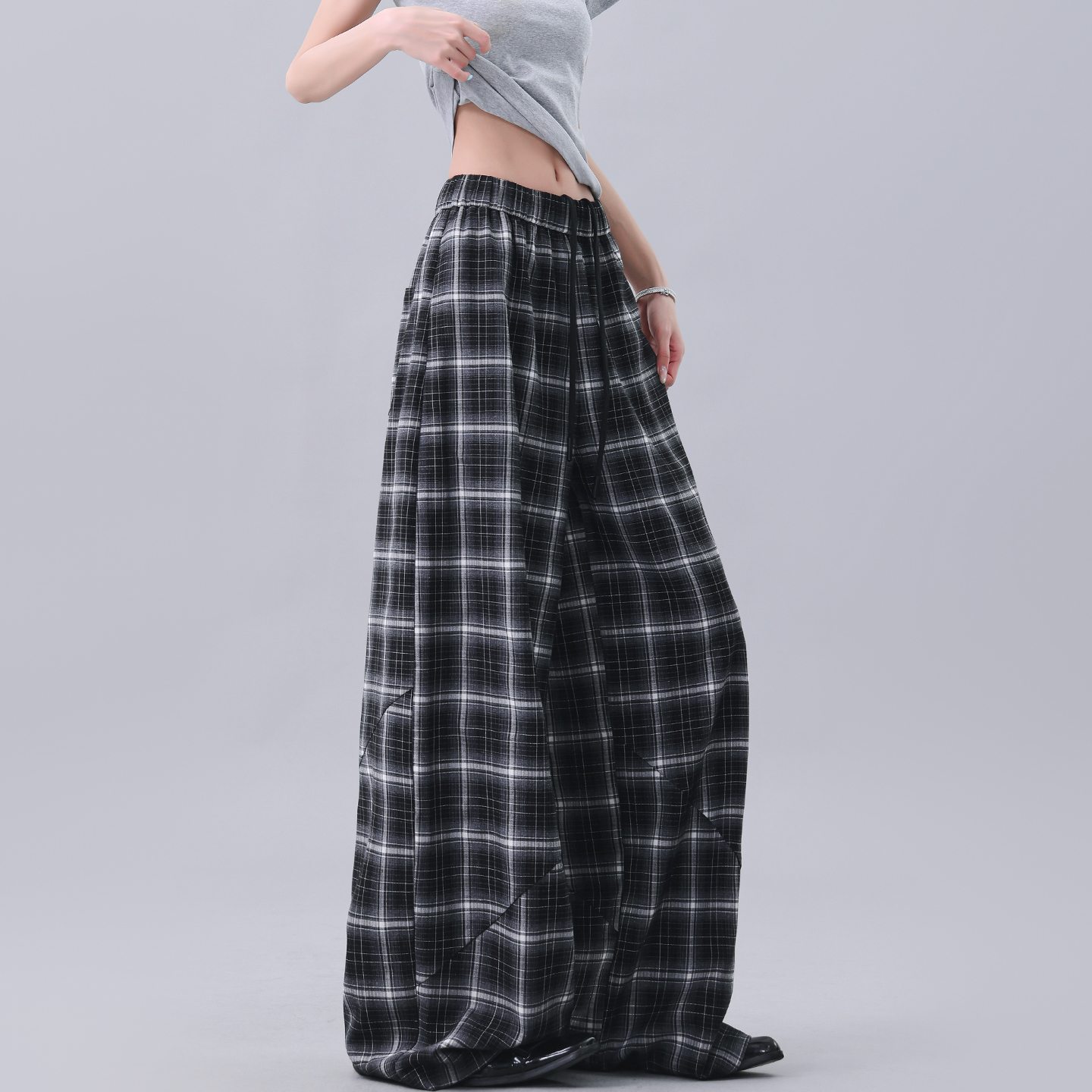 Summer Black and White Plaid Wide-Leg Pants with Elastic Waist - Loose Fit Curved Knife Design - British Style Fashion