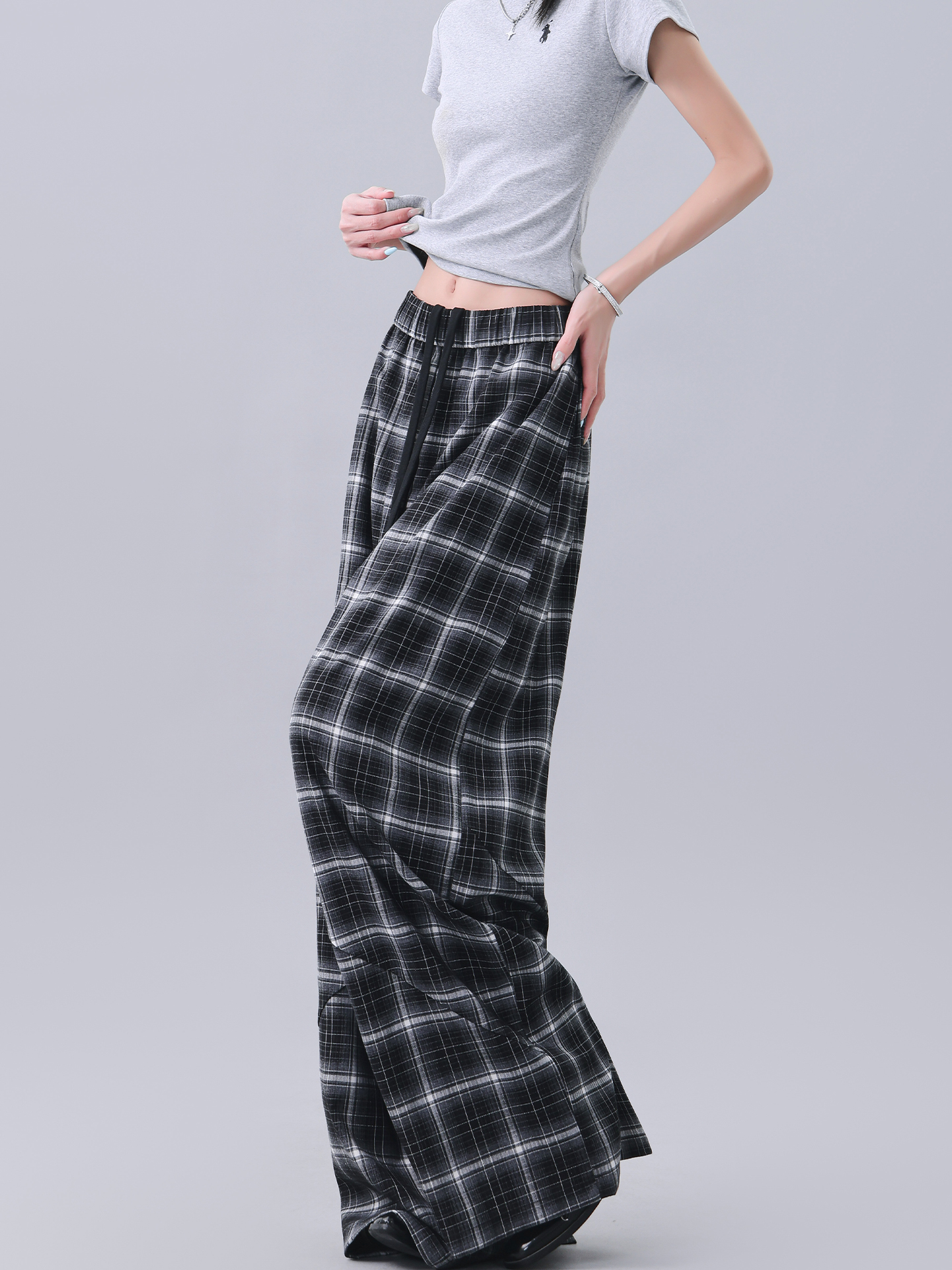 Summer Black and White Plaid Wide-Leg Pants with Elastic Waist - Loose Fit Curved Knife Design - British Style Fashion Summer Black and White Plaid Wide-Leg Pants with Elastic Waist - Loose Fit Curved Knife Design - British Style Fashion