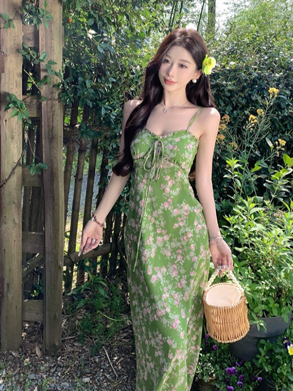 Summer Green Floral Spaghetti Strap Long Dress - Waist-Defining, Slimming Design for French Countryside Vacation Style Summer Green Floral Spaghetti Strap Long Dress - Waist-Defining, Slimming Design for French Countryside Vacation Style