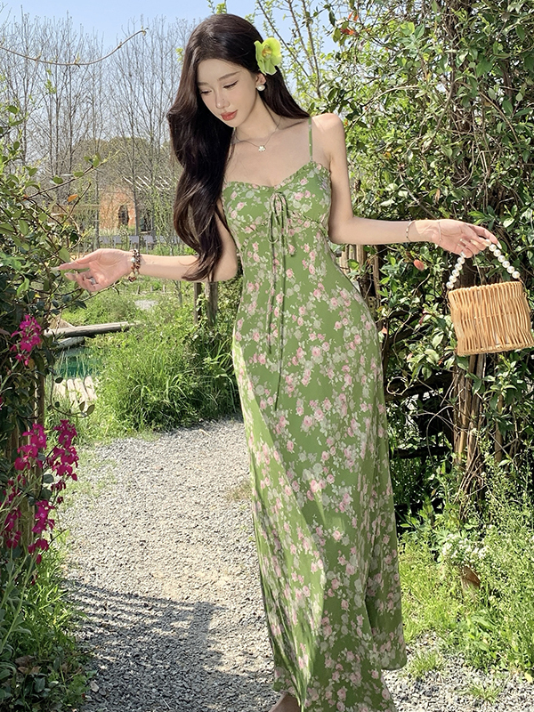 Summer Green Floral Spaghetti Strap Long Dress - Waist-Defining, Slimming Design for French Countryside Vacation Style