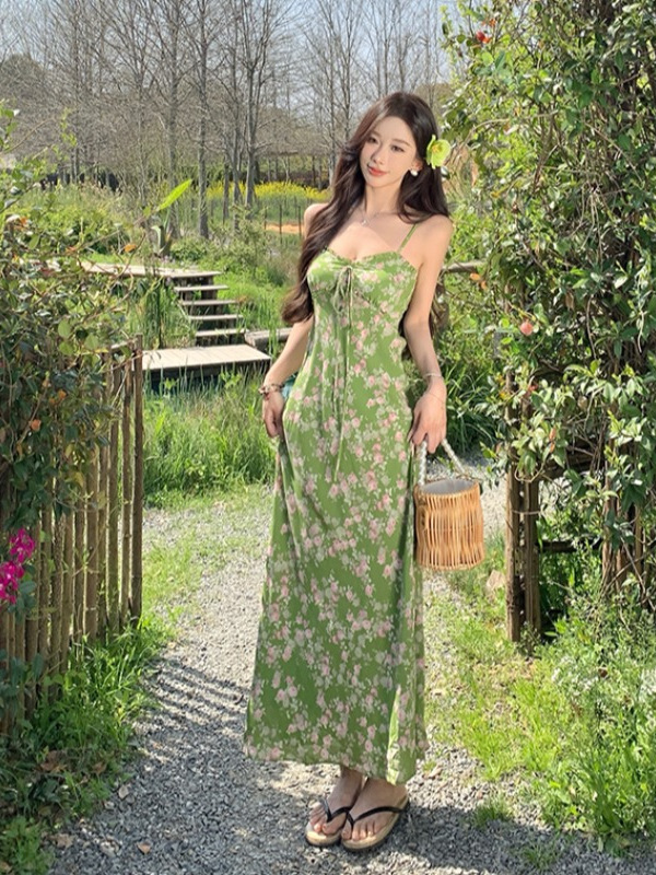 Summer Green Floral Spaghetti Strap Long Dress - Waist-Defining, Slimming Design for French Countryside Vacation Style Summer Green Floral Spaghetti Strap Long Dress - Waist-Defining, Slimming Design for French Countryside Vacation Style