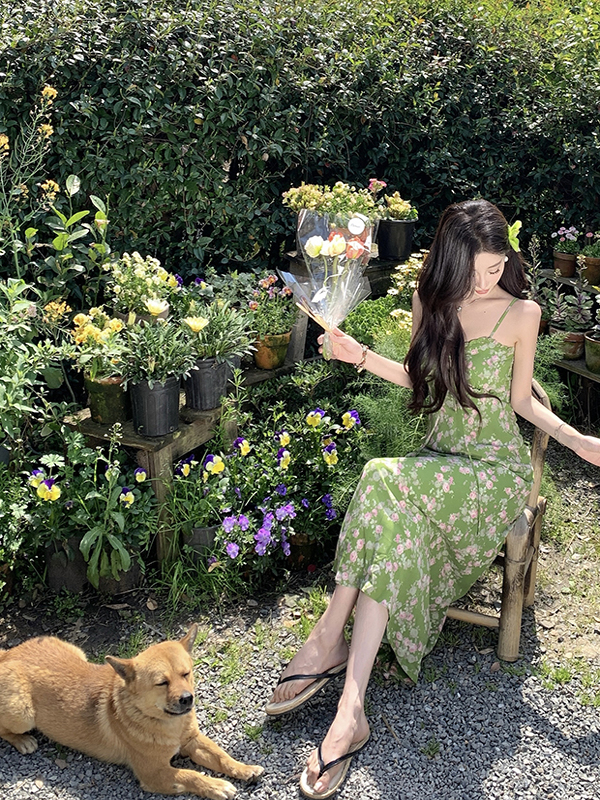 Summer Green Floral Spaghetti Strap Long Dress - Waist-Defining, Slimming Design for French Countryside Vacation Style Summer Green Floral Spaghetti Strap Long Dress - Waist-Defining, Slimming Design for French Countryside Vacation Style