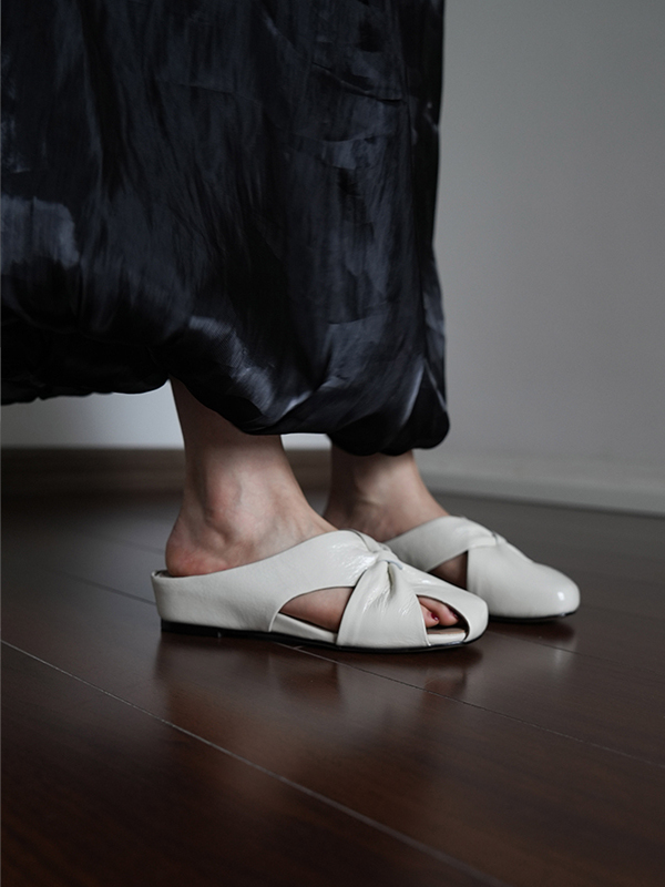 Summer Hollow Out Open-Toe Wedge Slippers for Women - Simple White Beach Style Vacation Footwear Summer Hollow Out Open-Toe Wedge Slippers for Women - Simple White Beach Style Vacation Footwear