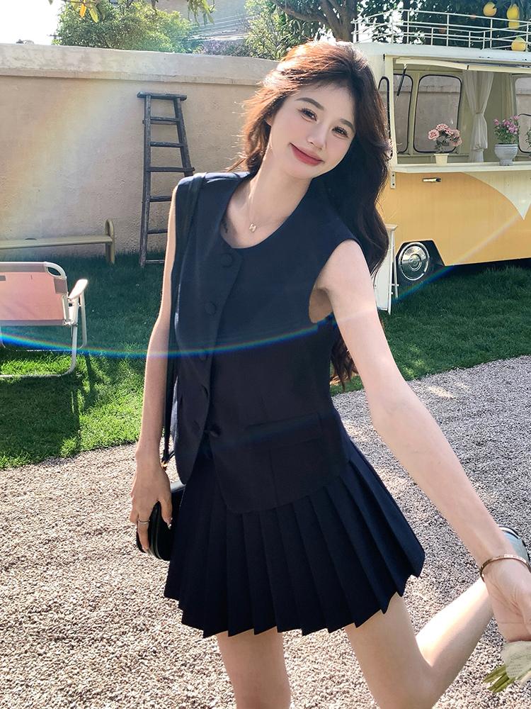 Summer Miu-Style Two-Piece Set for Women - High-End Vest and Pleated Skirt Outfit