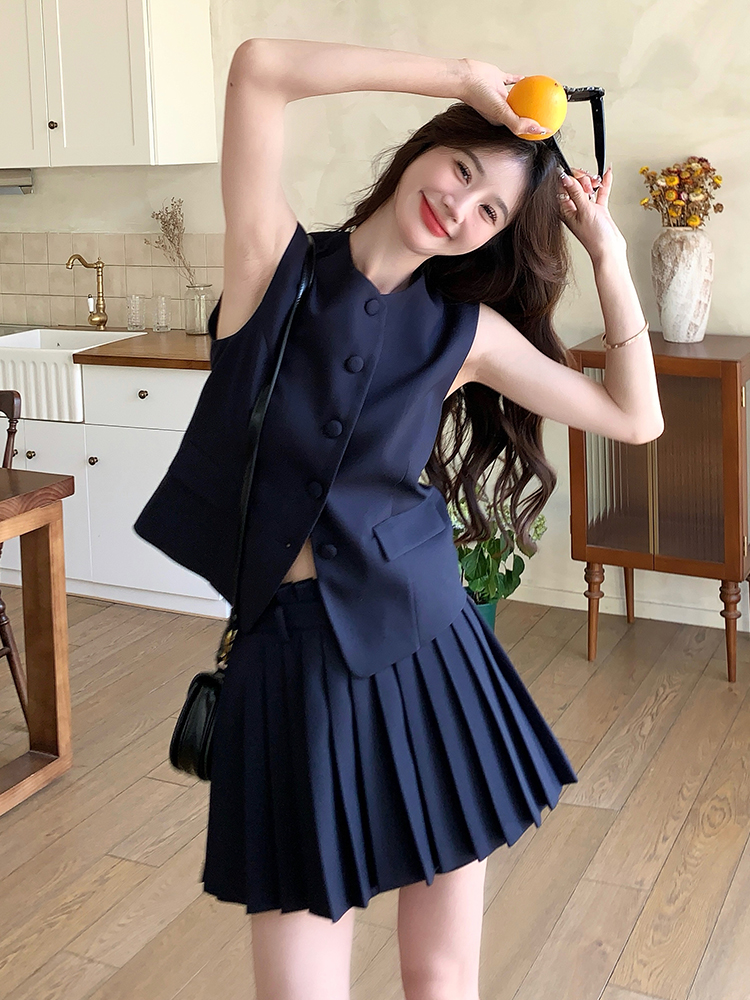 Summer Miu-Style Two-Piece Set for Women - High-End Vest and Pleated Skirt Outfit Summer Miu-Style Two-Piece Set for Women - High-End Vest and Pleated Skirt Outfit