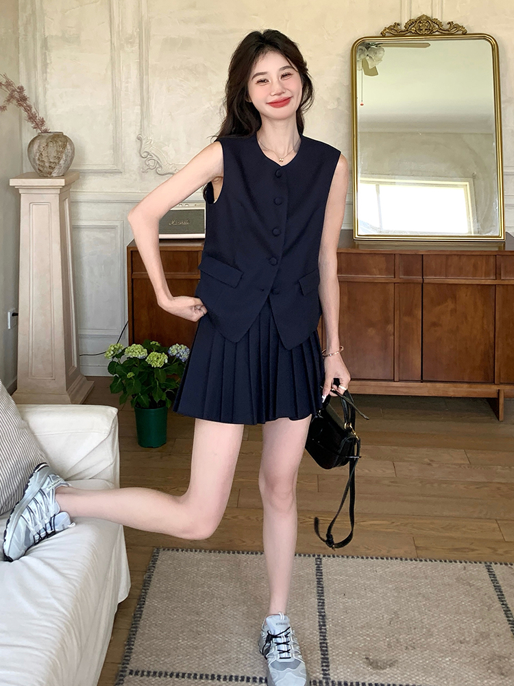 Summer Miu-Style Two-Piece Set for Women - High-End Vest and Pleated Skirt Outfit Summer Miu-Style Two-Piece Set for Women - High-End Vest and Pleated Skirt Outfit
