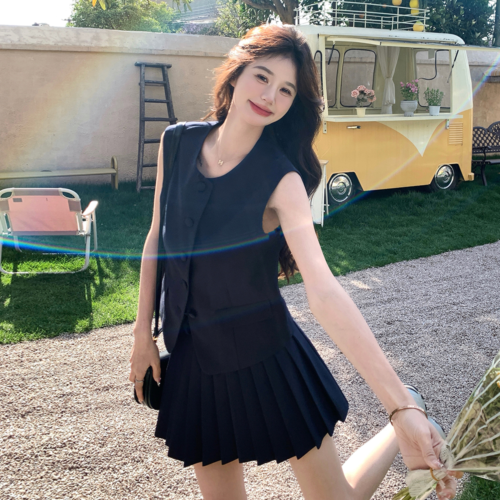 Summer Miu-Style Two-Piece Set for Women - High-End Vest and Pleated Skirt Outfit