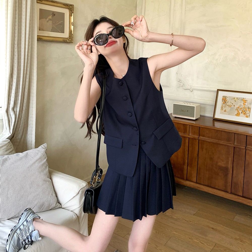 Summer Miu-Style Two-Piece Set for Women - High-End Vest and Pleated Skirt Outfit Summer Miu-Style Two-Piece Set for Women - High-End Vest and Pleated Skirt Outfit