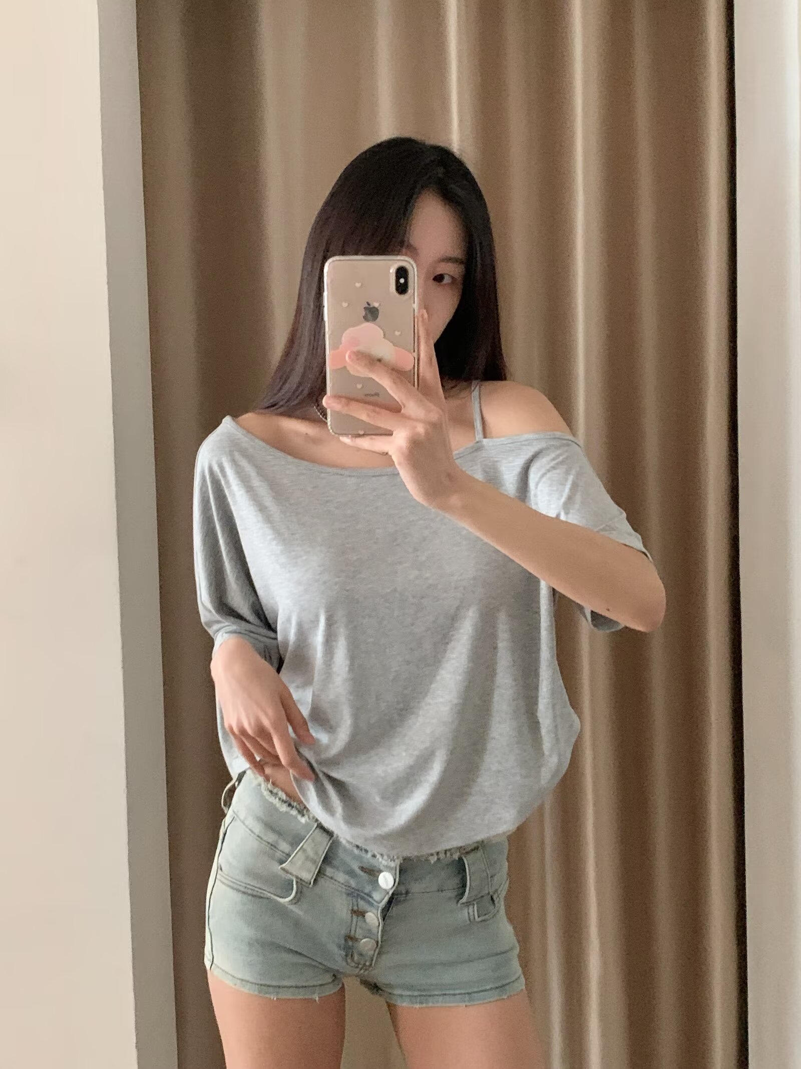 Summer Off-Shoulder K-Pop Jazz T-Shirt for Women - Loose Fit, Curved Hem, Short Sleeve, Thin Design Summer Off-Shoulder K-Pop Jazz T-Shirt for Women - Loose Fit, Curved Hem, Short Sleeve, Thin Design