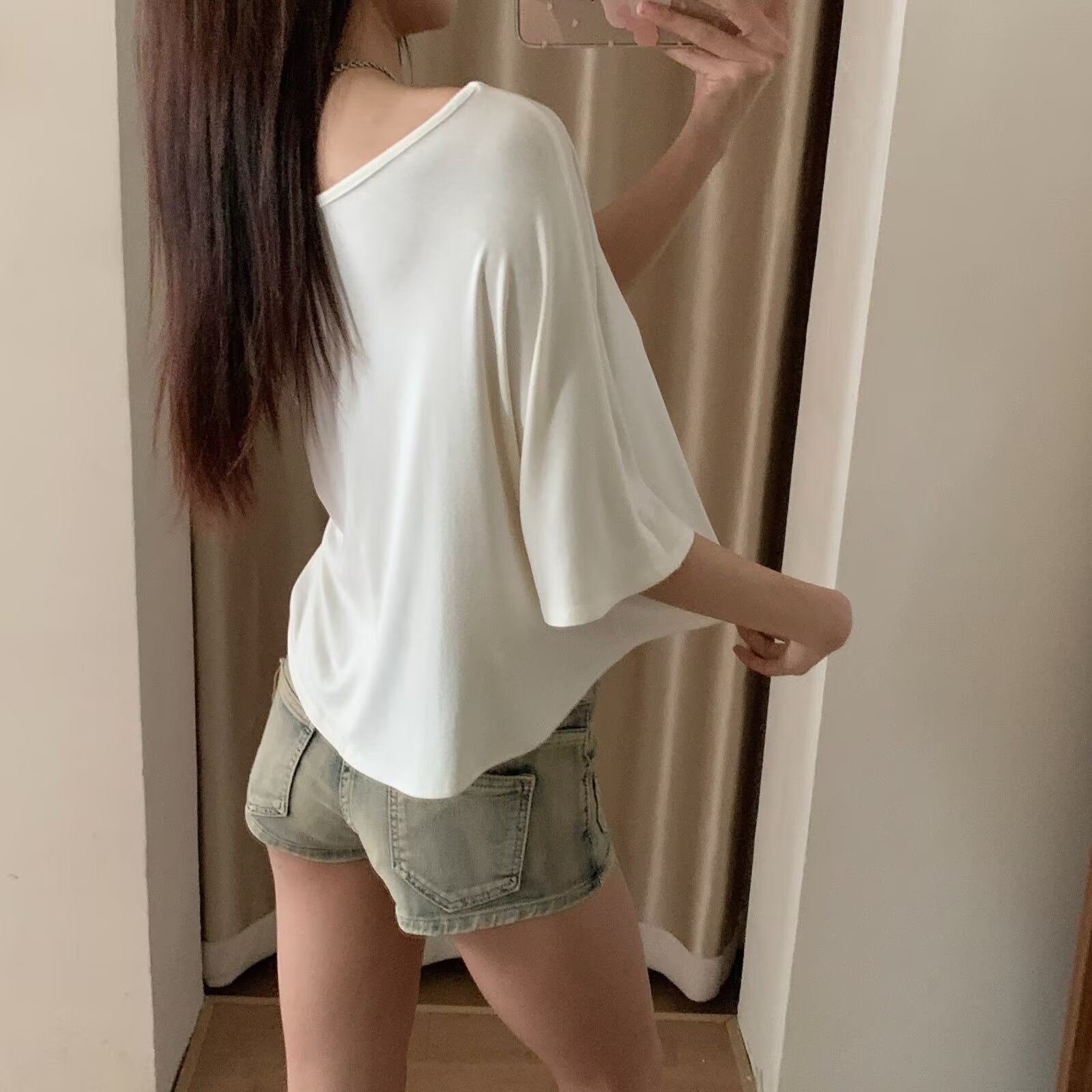 Summer Off-Shoulder K-Pop Jazz T-Shirt for Women - Loose Fit, Curved Hem, Short Sleeve, Thin Design Summer Off-Shoulder K-Pop Jazz T-Shirt for Women - Loose Fit, Curved Hem, Short Sleeve, Thin Design